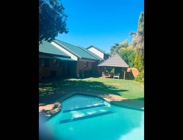 4 BEDROOM HOUSE FOR SALE IN ZWARTKOP